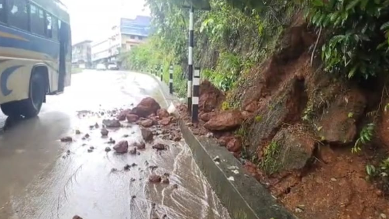 ಮಣಿಪಾಲ ಹೆದ್ದಾರಿಯಲ್ಲಿ ಗುಡ್ಡ ಕುಸಿತ