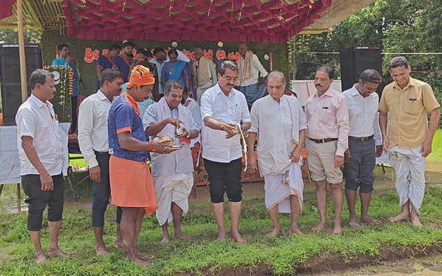 “ಬಲೇ ಕೆಸರ್ಡ್ ಗೊಬ್ಬುಗ” ಉದ್ಘಾಟಿಸಿದ ಶಾಸಕ ಉಮಾನಾಥ ಕೋಟ್ಯಾನ್‌