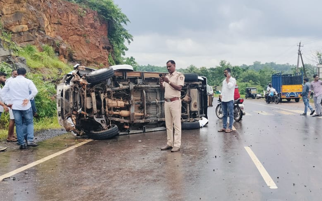 ಅಂಚಿಕಟ್ಟೆಯಲ್ಲಿ ಆಂಬ್ಯುಲೆನ್ಸ್ ವಾಹನ ಉರುಳಿ ಚಾಲಕ ಸ್ಥಳದಲ್ಲಿಯೇ ಸಾವು