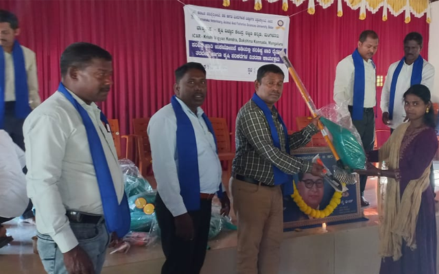 ಕೃಷಿ ಮಾಹಿತಿ ಶಿಬಿರ ಹಾಗೂ ಸರಕಾರದ ಸವಲತ್ತು ವಿತರಣಾ ಕಾರ್ಯಕ್ರಮ.